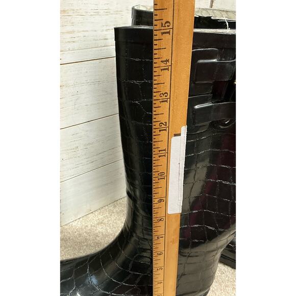 Chooka Signature Crocodilia Black Print Women Rain Boots Sz 10 Buckle Mid Calf - Picture 12 of 13